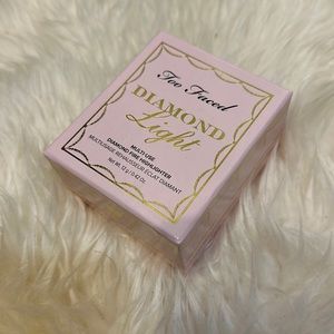 Too Faced Diamond Light Multi-Use Diamond Fire Highlighter